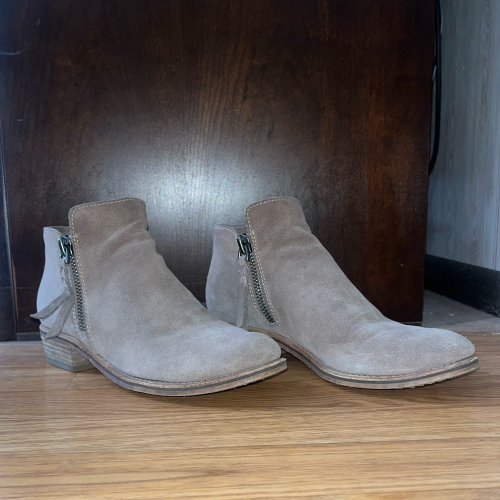Dolce Vita Sutton booties in Dark Taupe Suede sz 8.5. Super cute & comfortable.
